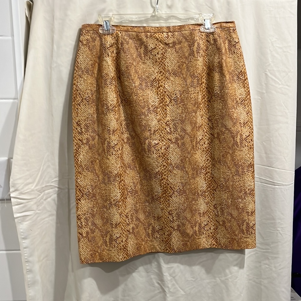 Women 2pc skirt and blouse set by harve benard size 16 snakeskin - Picture 6 of 7